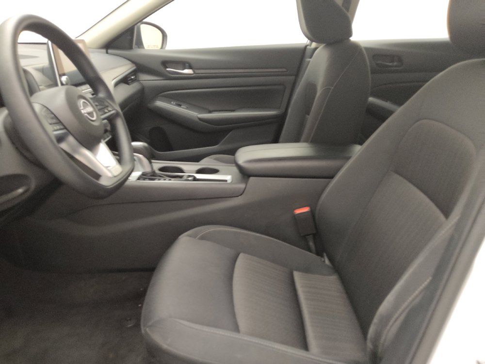 Used 2025 Nissan Altima 2.5 SV FWD image 17