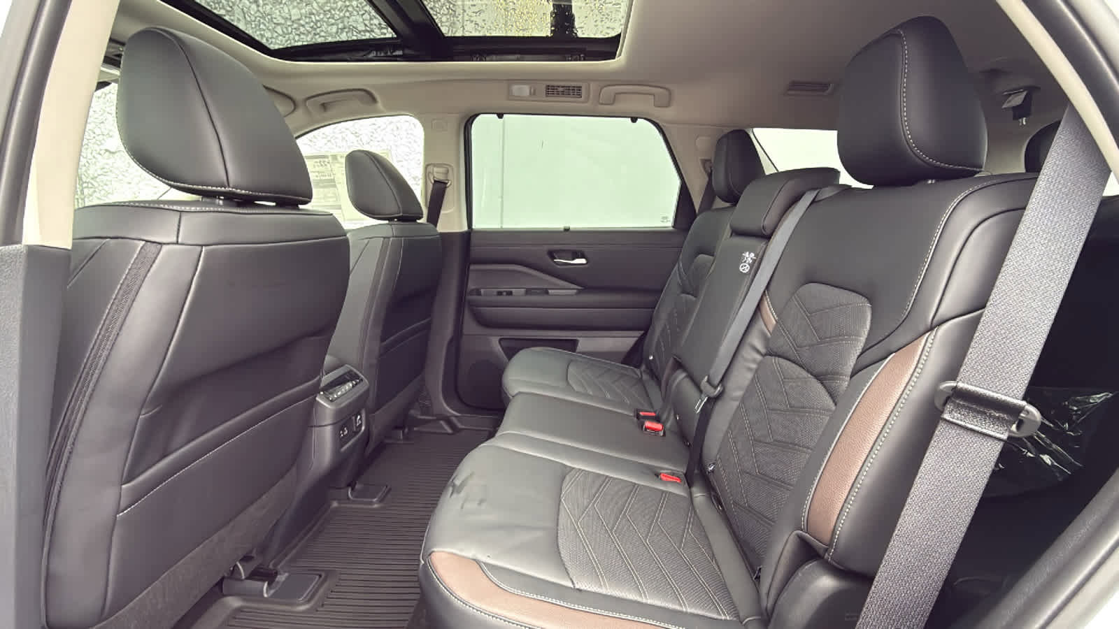 New 2025 Nissan Pathfinder Platinum w/ Cargo Package image 21