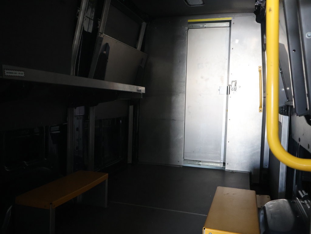 Used 2018 Mercedes-Benz Sprinter 2500 image 12
