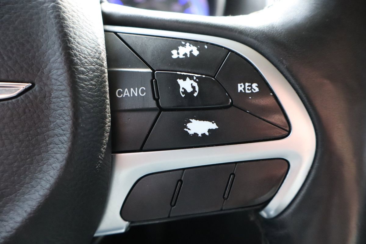 Used 2016 Chrysler 300 C image 31