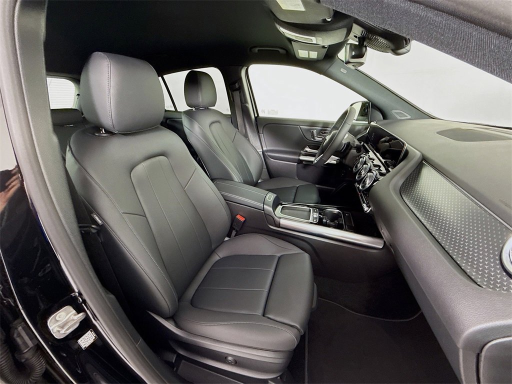 Used 2025 Mercedes-Benz GLA 250 4MATIC image 27