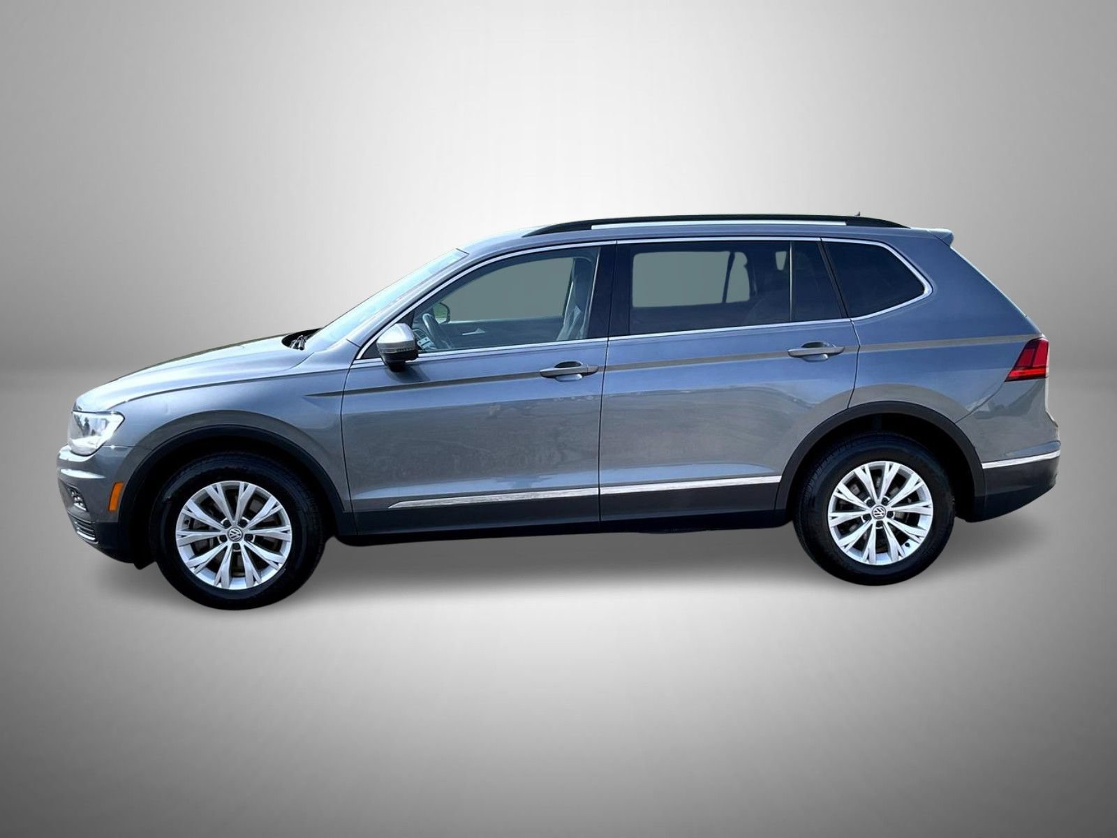 Used 2018 Volkswagen Tiguan SE w/ 3rd Row Seat Package AWD/4WD image 8