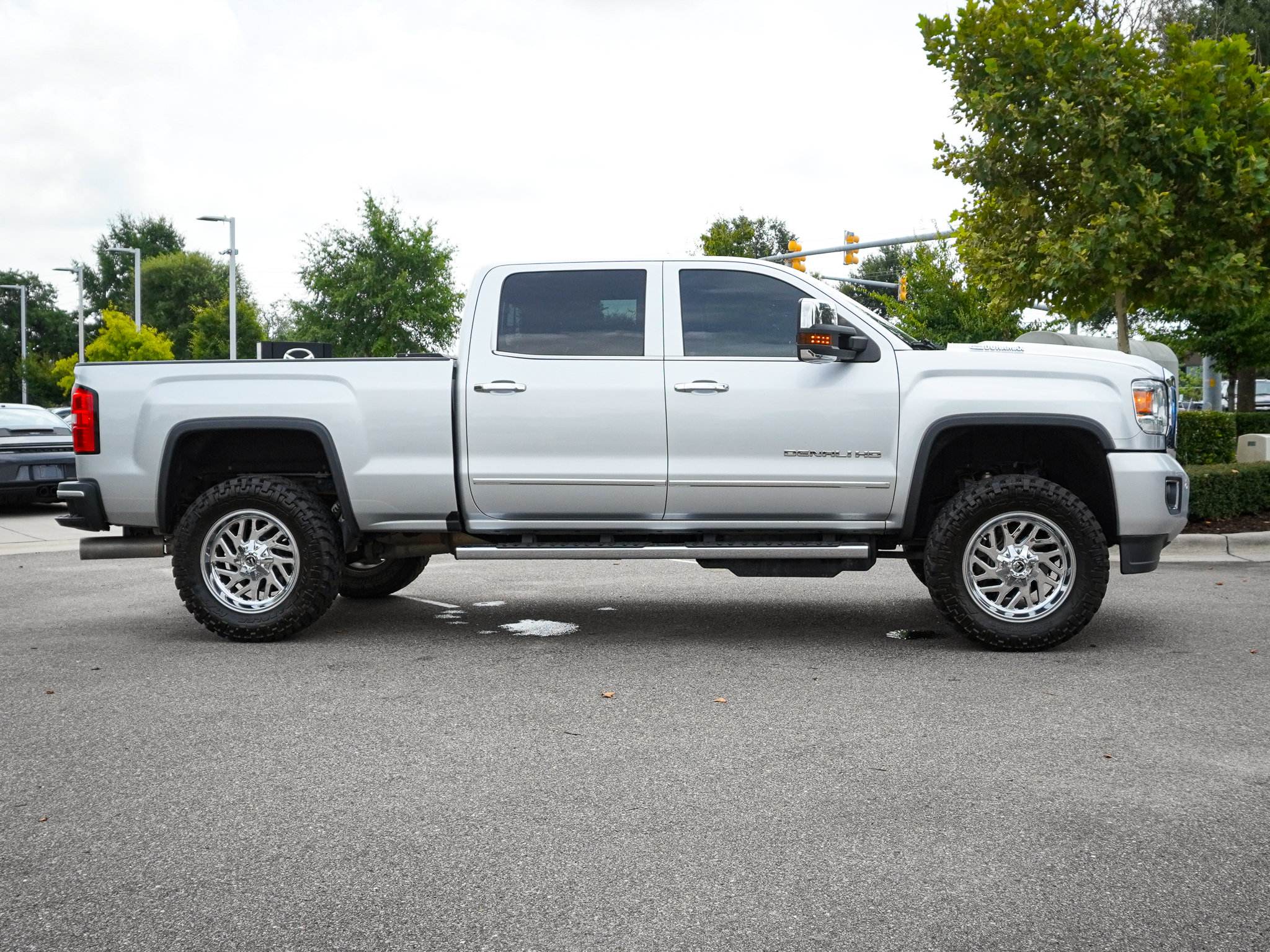 Used 2019 GMC Sierra 2500 Denali w/ Duramax Plus Package AWD/4WD image 13