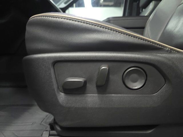 Used 2023 GMC Yukon SLT w/ SLT Premium Package image 29