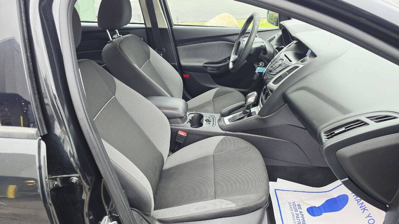 Used 2014 Ford Focus SE w/ SE Winter Package FWD image 14