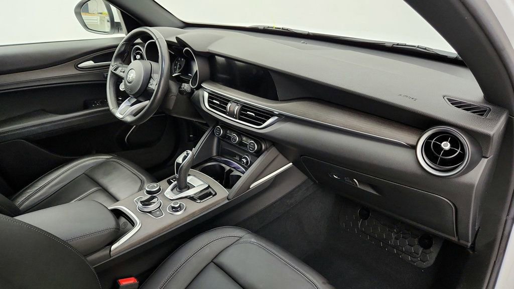 Used 2022 Alfa Romeo Stelvio Ti image 27