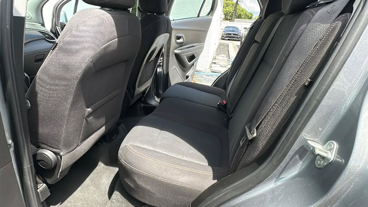 Used 2020 Chevrolet Trax LS FWD image 27