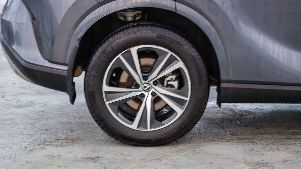 Used 2024 Lexus RX 350h w/ Kick Sensor & Tow Package AWD/4WD image 12