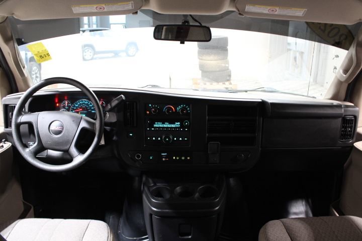 Used 2024 GMC Savana 3500 Extended image 2