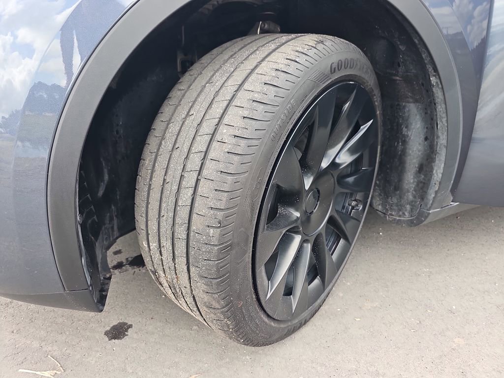 Used 2023 Tesla Model Y AWD image 37