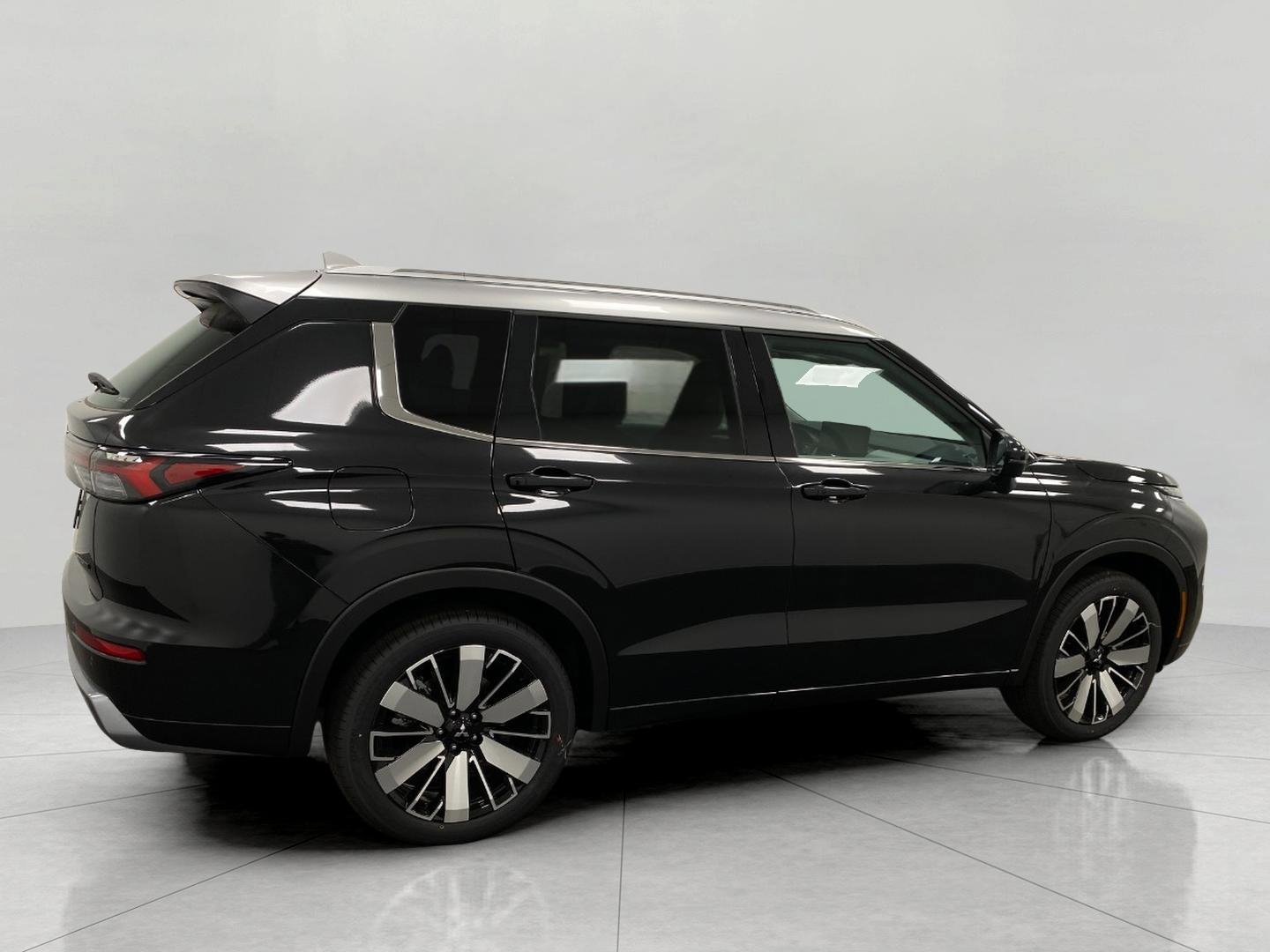 New 2025 Mitsubishi Outlander SEL image 2