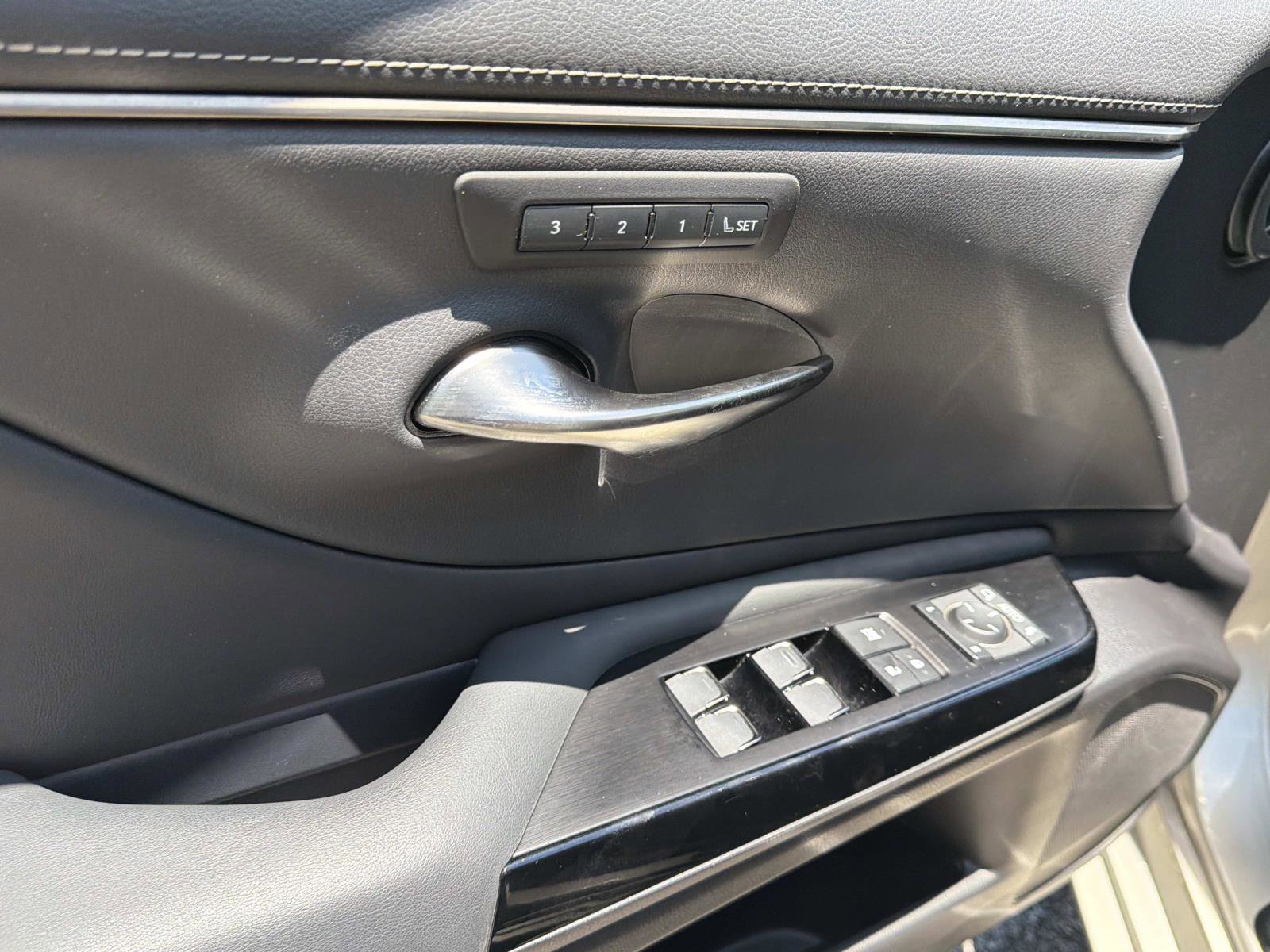 Used 2022 Lexus ES 350 w/ Premium Package FWD image 17