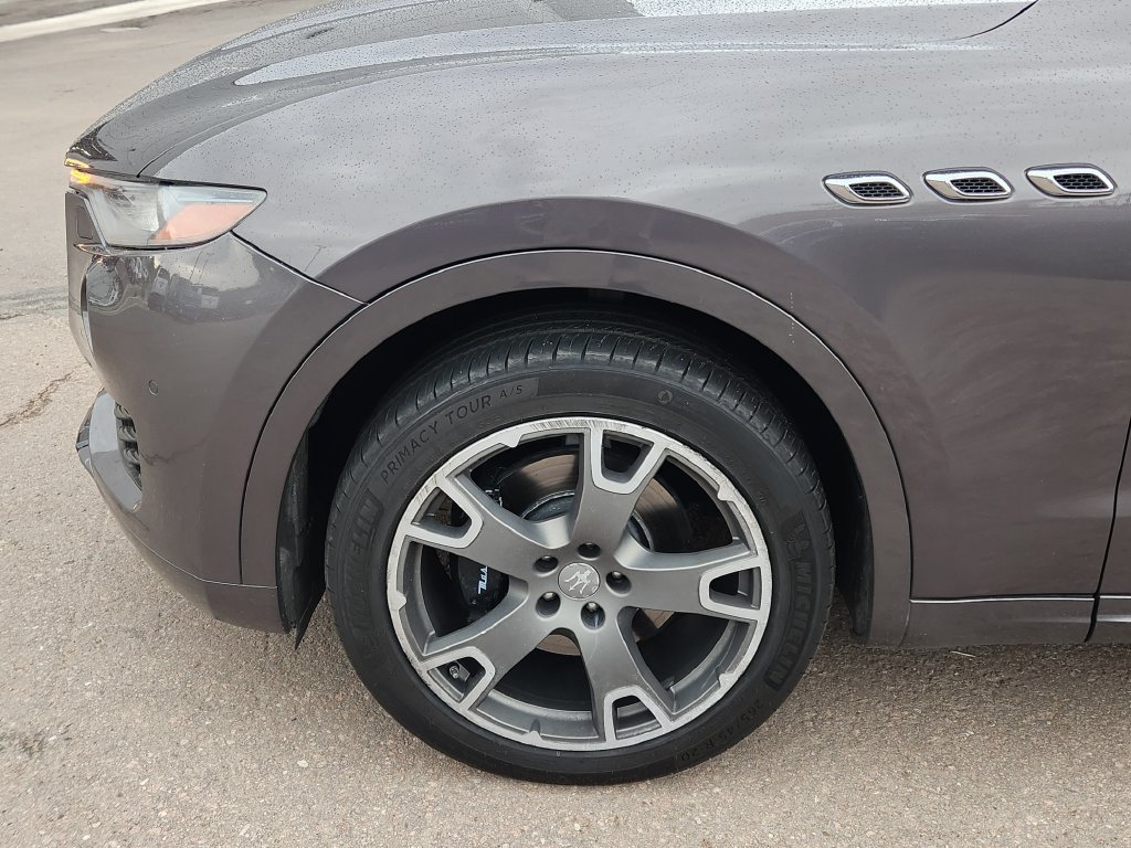 Used 2017 Maserati Levante w/ Sport Package AWD/4WD image 21