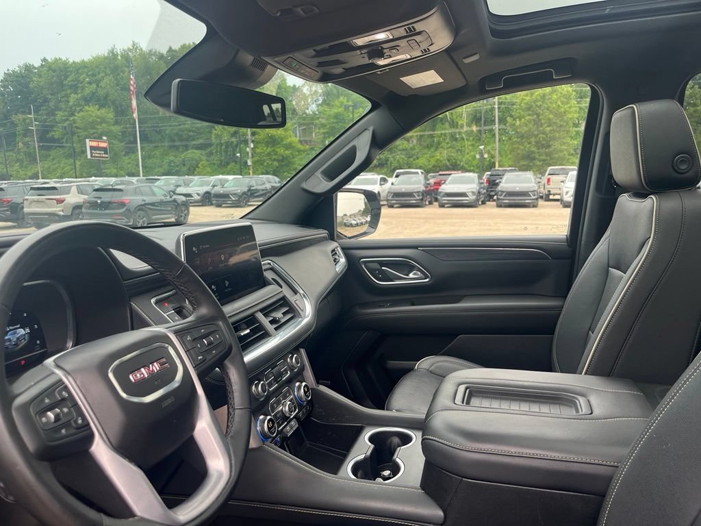 Used 2023 GMC Yukon XL SLT w/ SLT Premium Package AWD/4WD image 18
