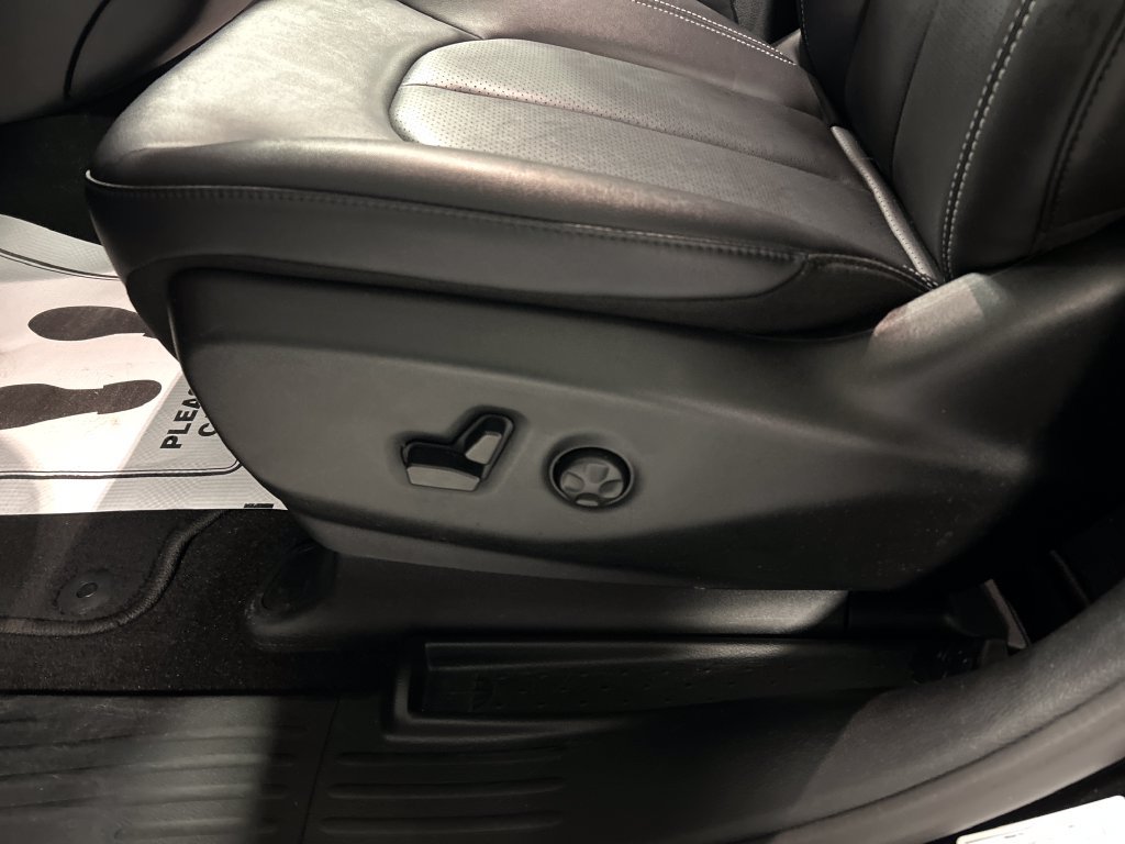 Used 2026 Chrysler Pacifica Select FWD image 13