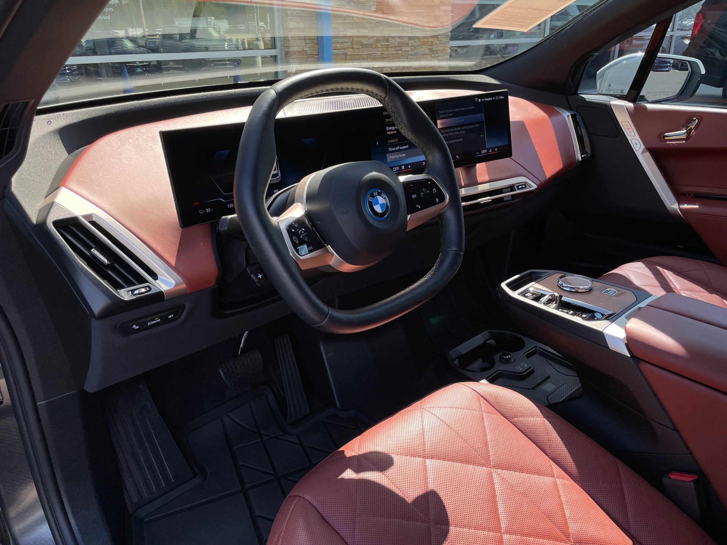 Used 2024 BMW iX xDrive50 w/ Luxury Package image 2
