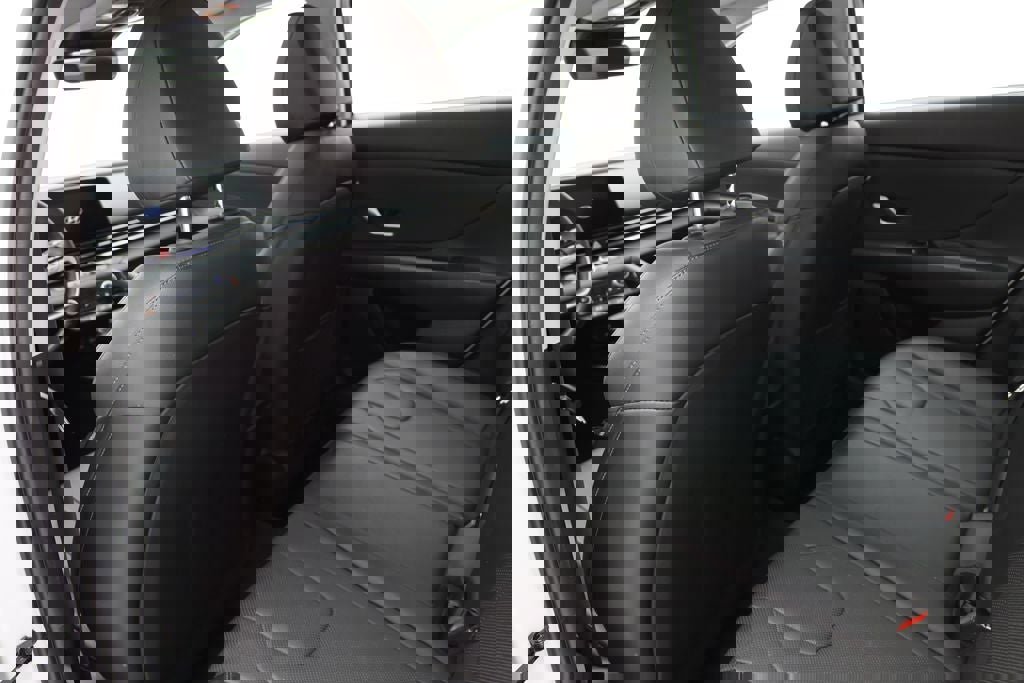 Used 2023 Hyundai Elantra Limited image 10