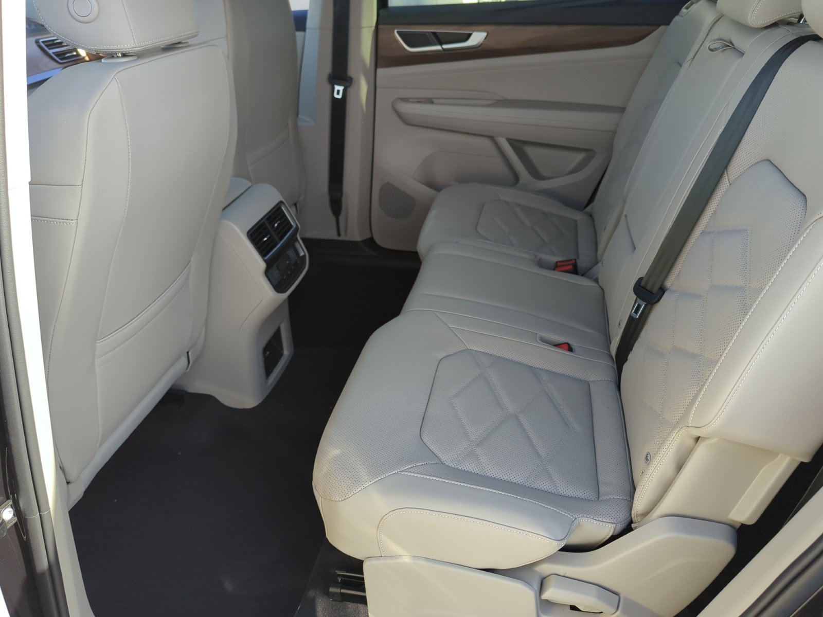 New 2026 Volkswagen Atlas SE FWD image 17