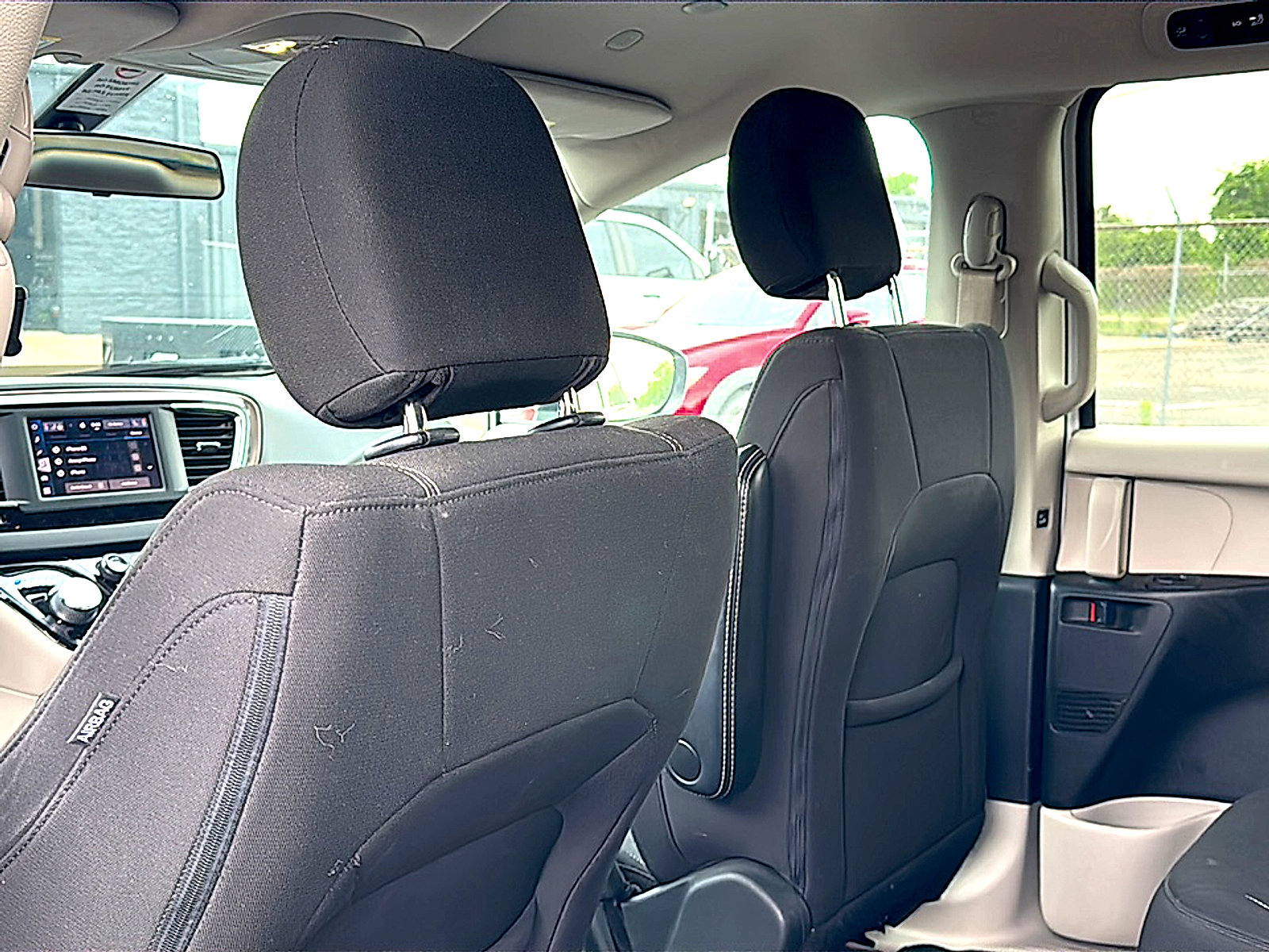 Used 2022 Chrysler Voyager LX FWD image 15