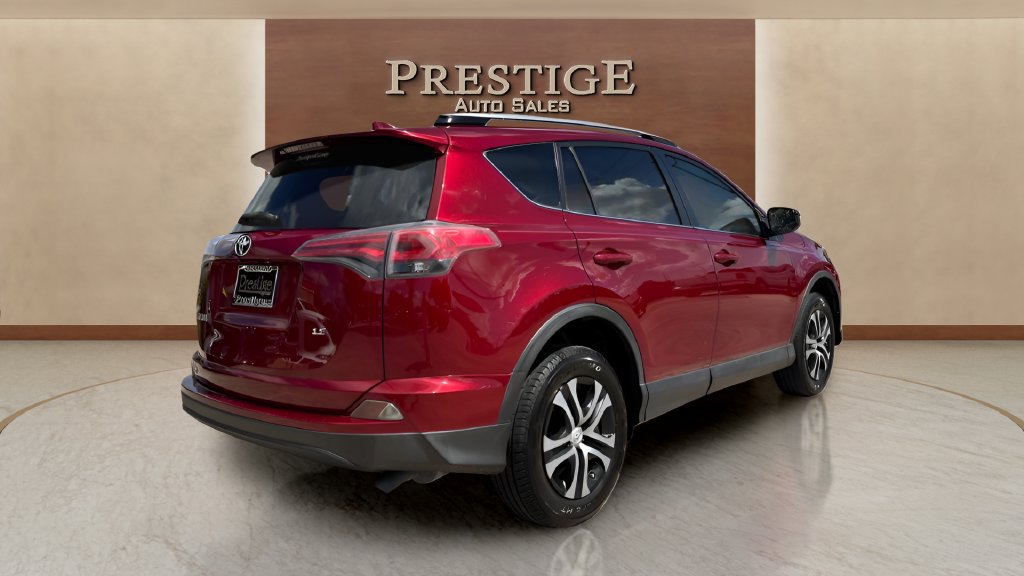 Used 2018 Toyota RAV4 LE FWD image 17
