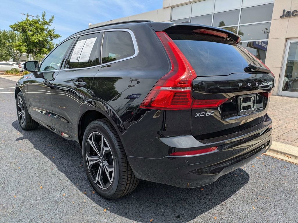 Certified 2022 Volvo XC60 B5 Momentum FWD image 4