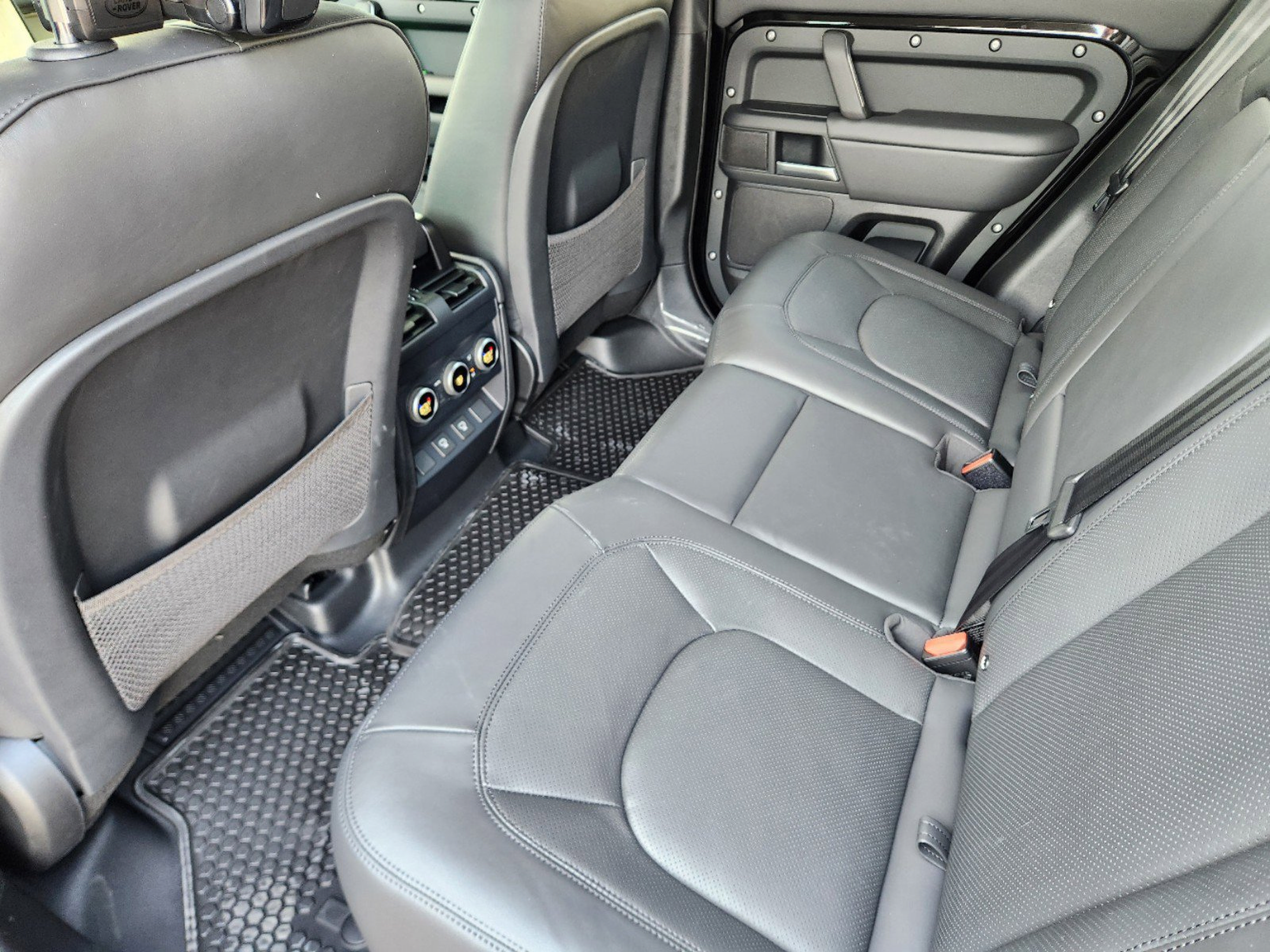 New 2025 Land Rover Defender 110 X-Dynamic SE AWD/4WD image 23