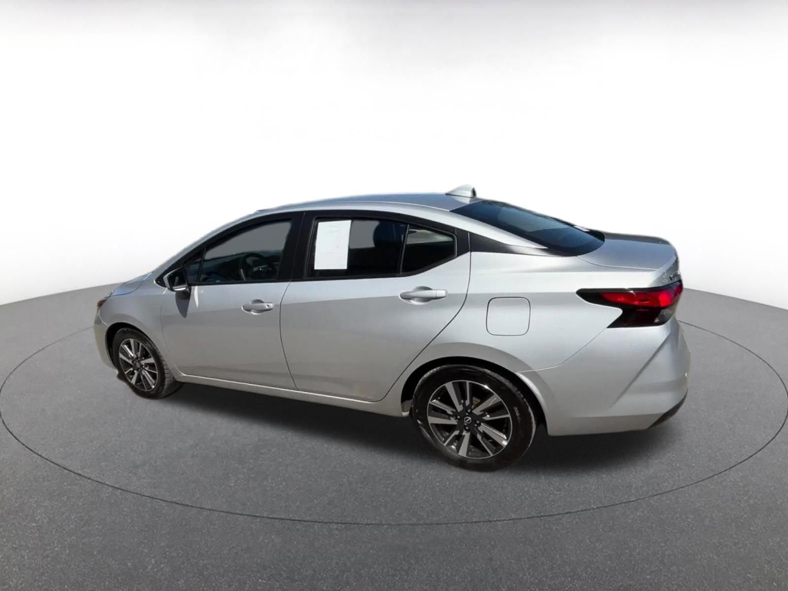 Used 2025 Nissan Versa SV FWD image 10