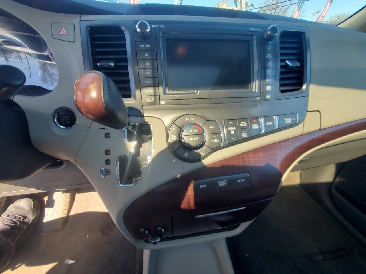 Used 2012 Toyota Sienna Limited w/ Premium Pkg AWD/4WD image 18