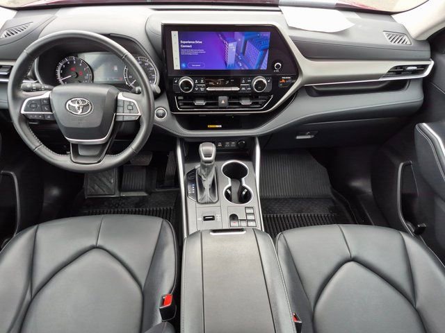 Used 2024 Toyota Highlander XLE image 18