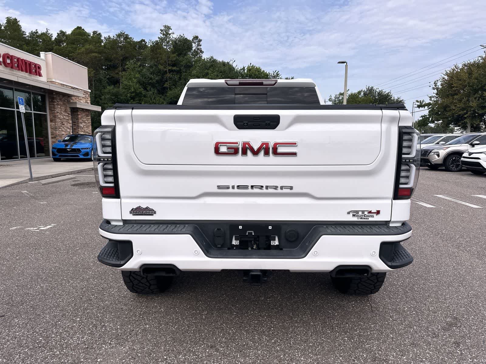 Used 2019 GMC Sierra 1500 AT4 w/ AT4 Premium Package AWD/4WD image 5
