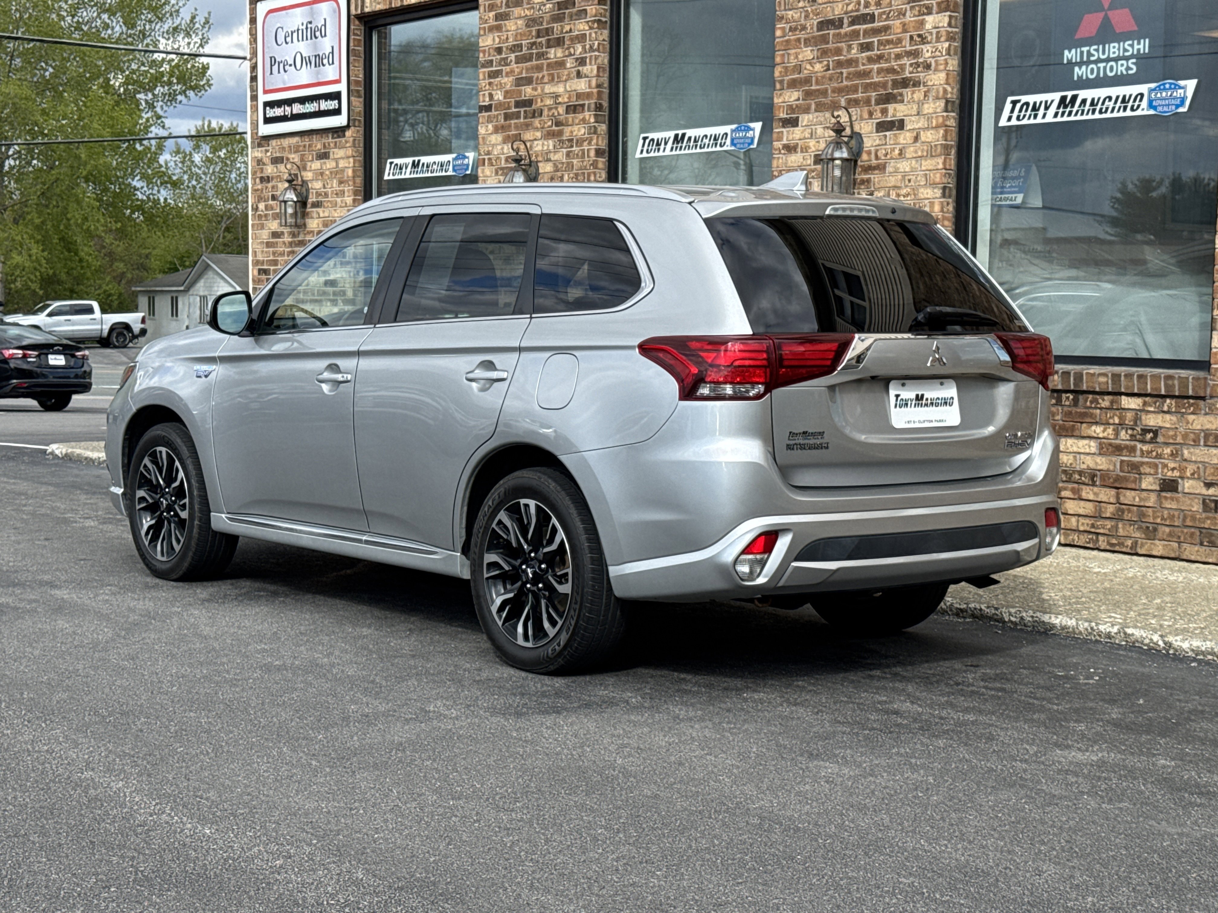 Used 2018 Mitsubishi Outlander SEL AWD/4WD image 3