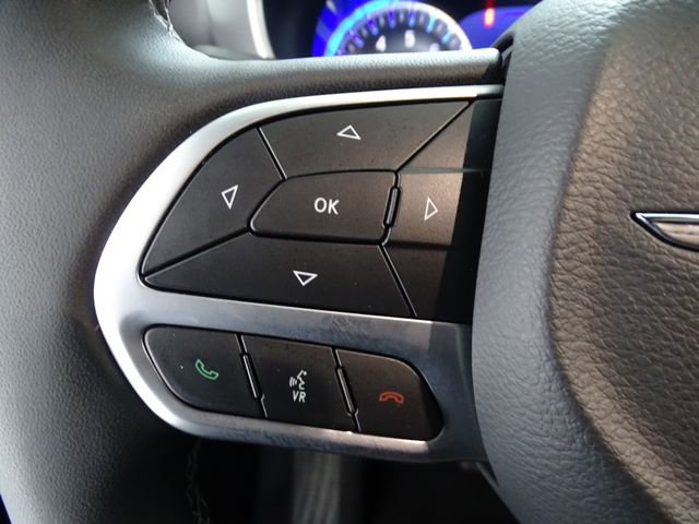 Used 2025 Chrysler Pacifica Select FWD image 6