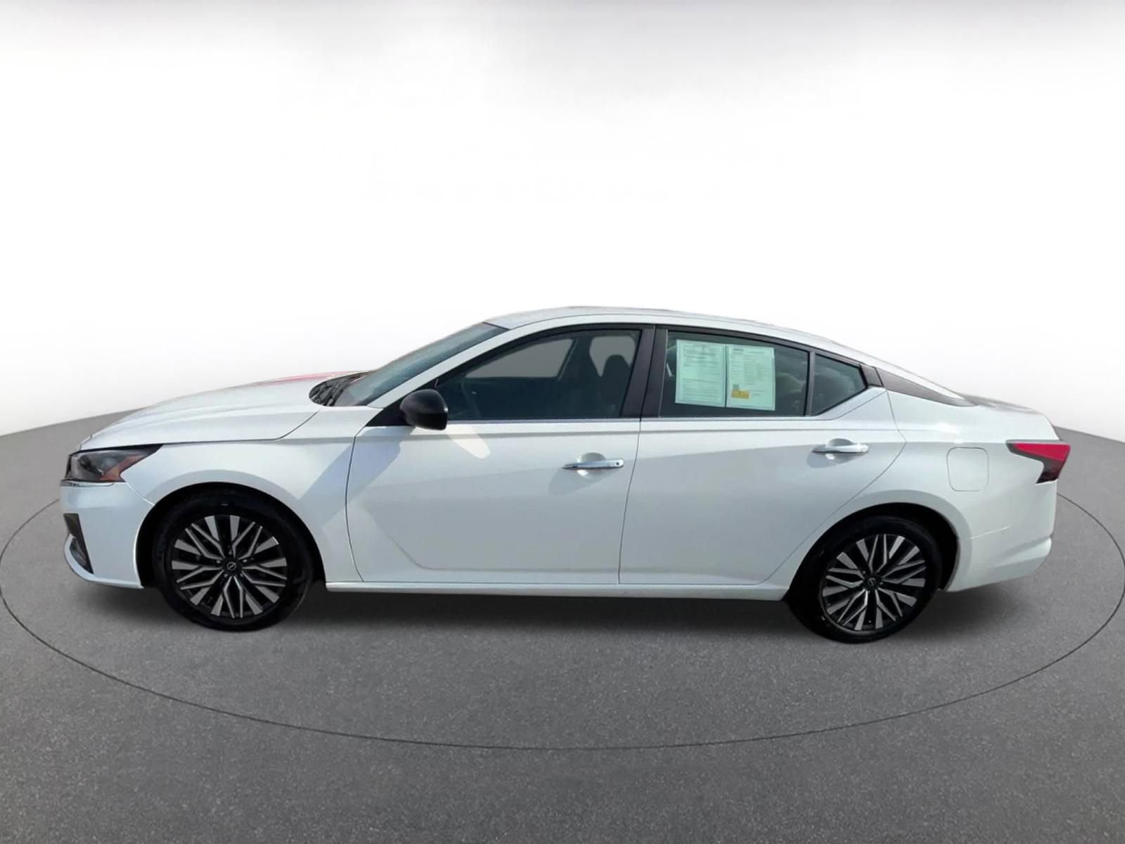 Used 2024 Nissan Altima 2.5 SV image 9