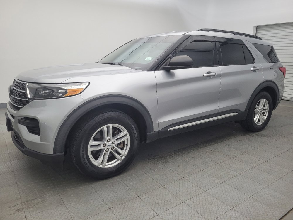 Used 2020 Ford Explorer XLT image 2