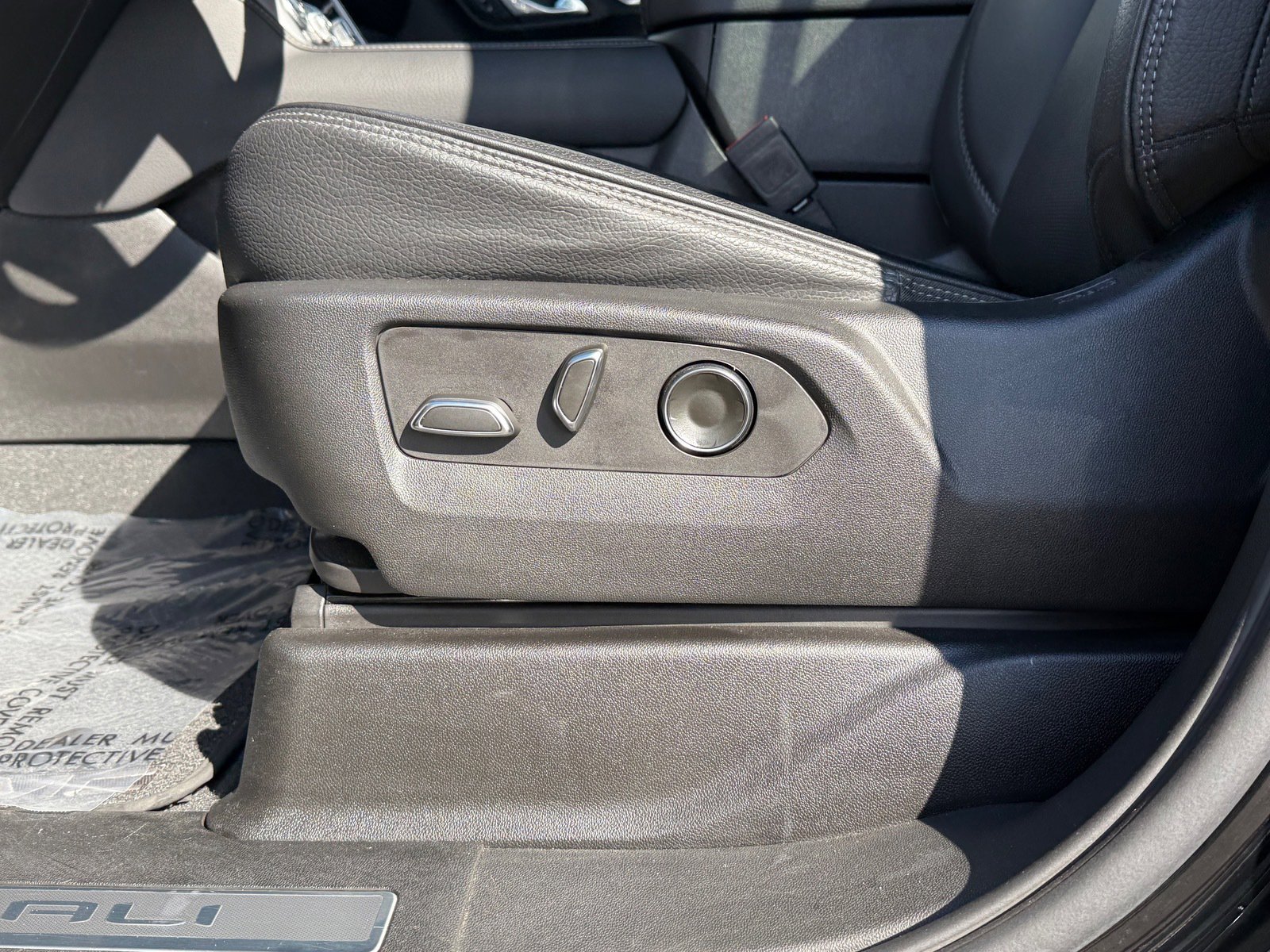 Used 2023 GMC Yukon Denali image 22