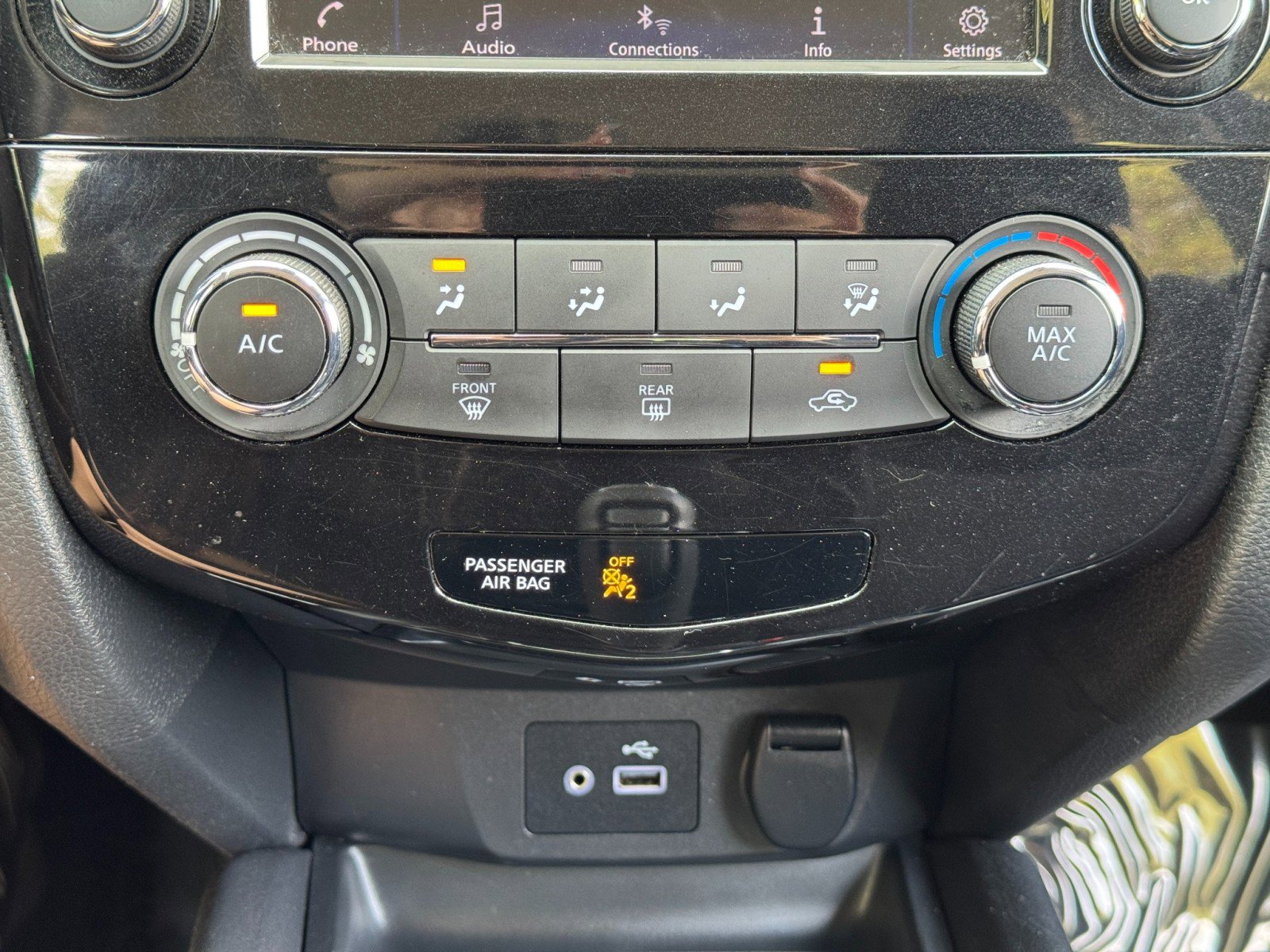 Used 2019 Nissan Rogue S FWD image 25
