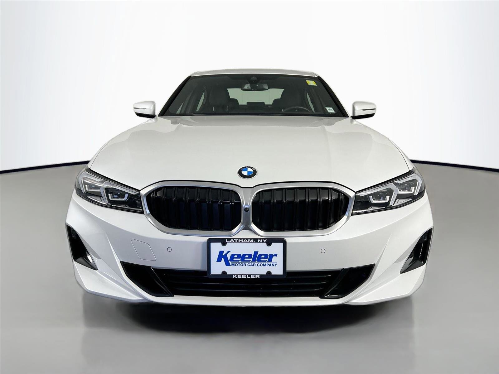 Used 2024 BMW 330i xDrive Sedan w/ Premium Package image 9
