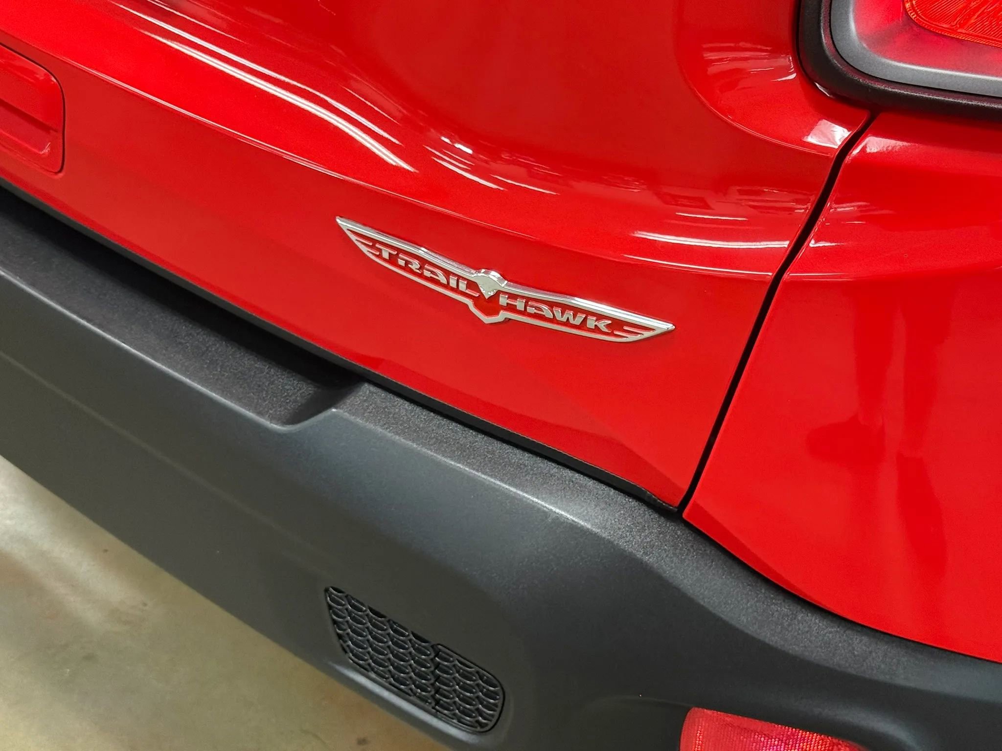 Used 2018 Jeep Renegade Trailhawk w/ UConnect 8.4 Nav Group image 8