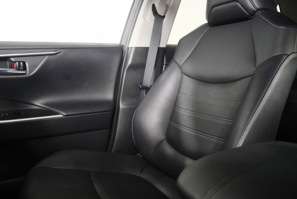 Used 2021 Toyota RAV4 Limited image 19