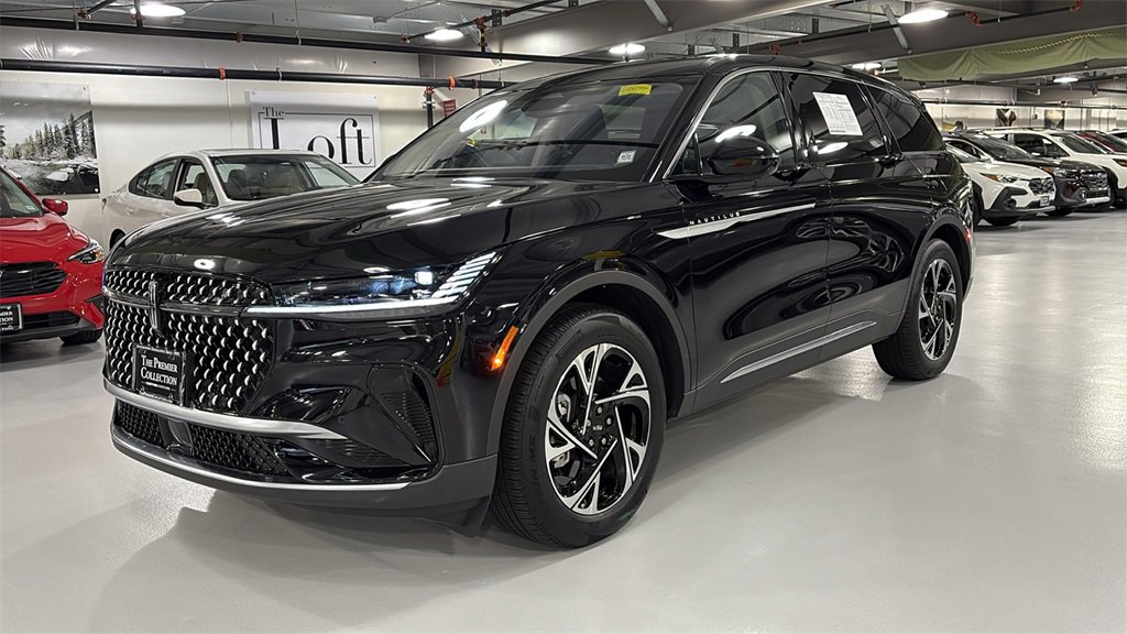 Used 2025 Lincoln Nautilus Premier w/ Equipment Group 102A image 5