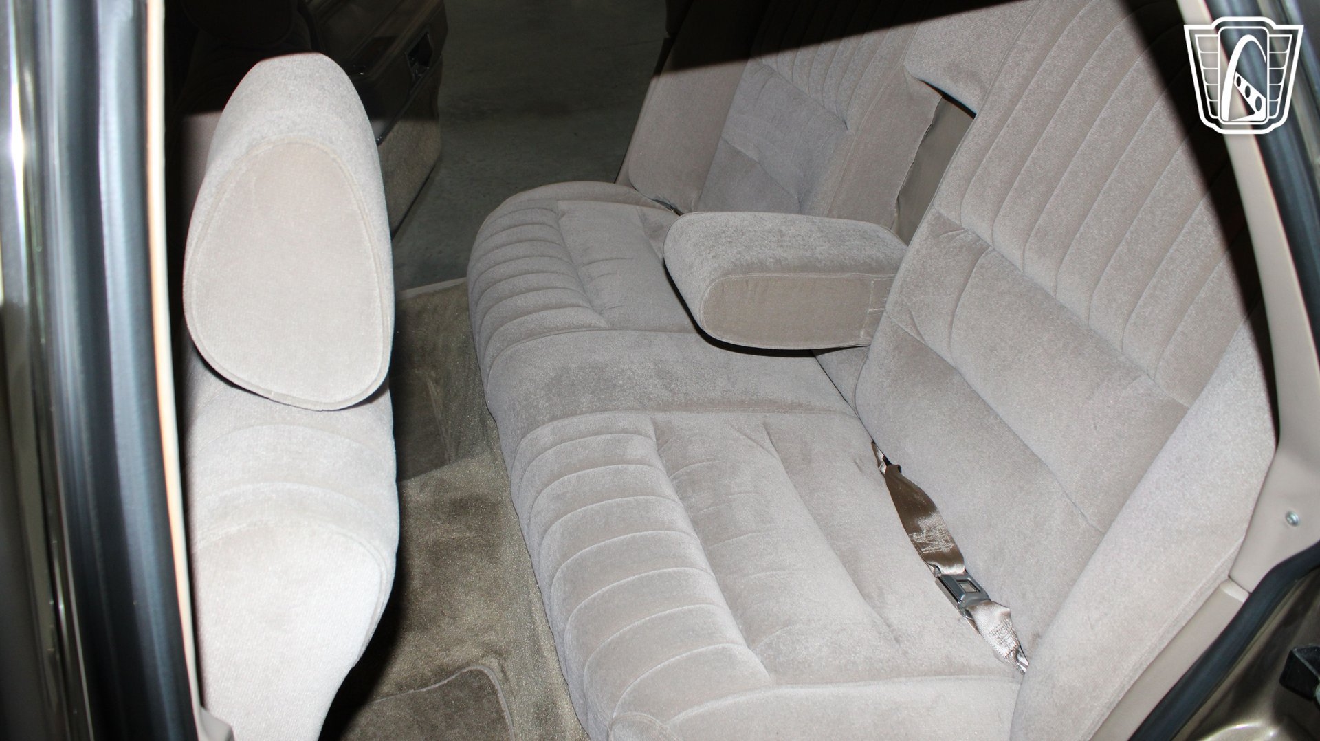 Used 1989 Lincoln Town Car RWD image 8