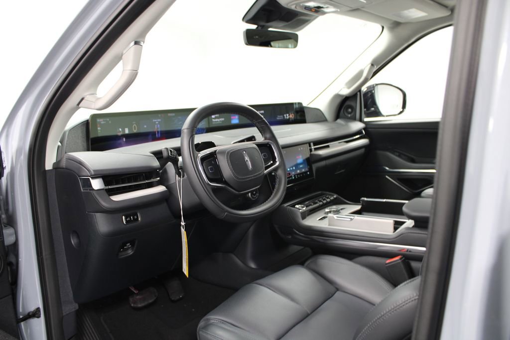 New 2026 Lincoln Navigator Reserve image 25