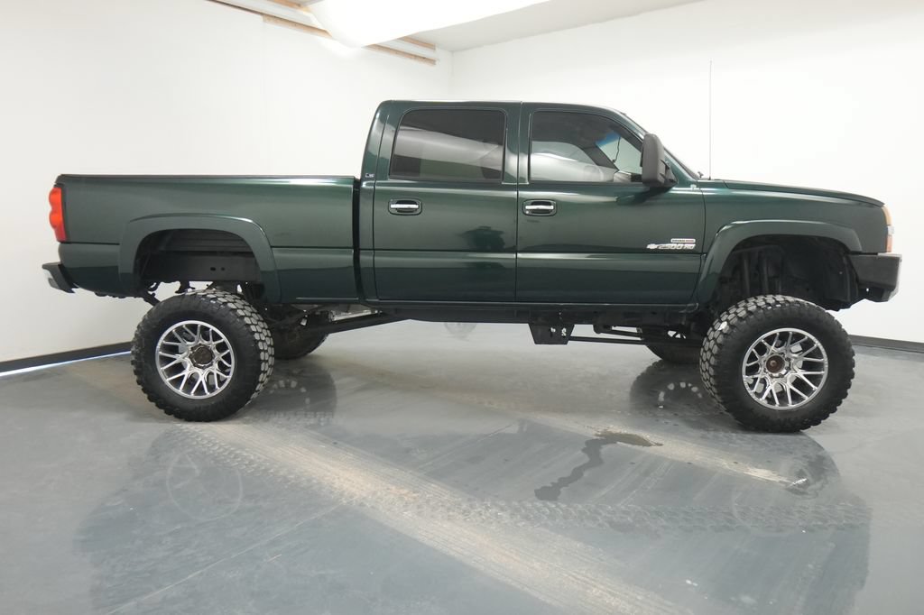 Used 2004 Chevrolet Silverado 2500 LS w/ Skid Plate Package AWD/4WD image 9