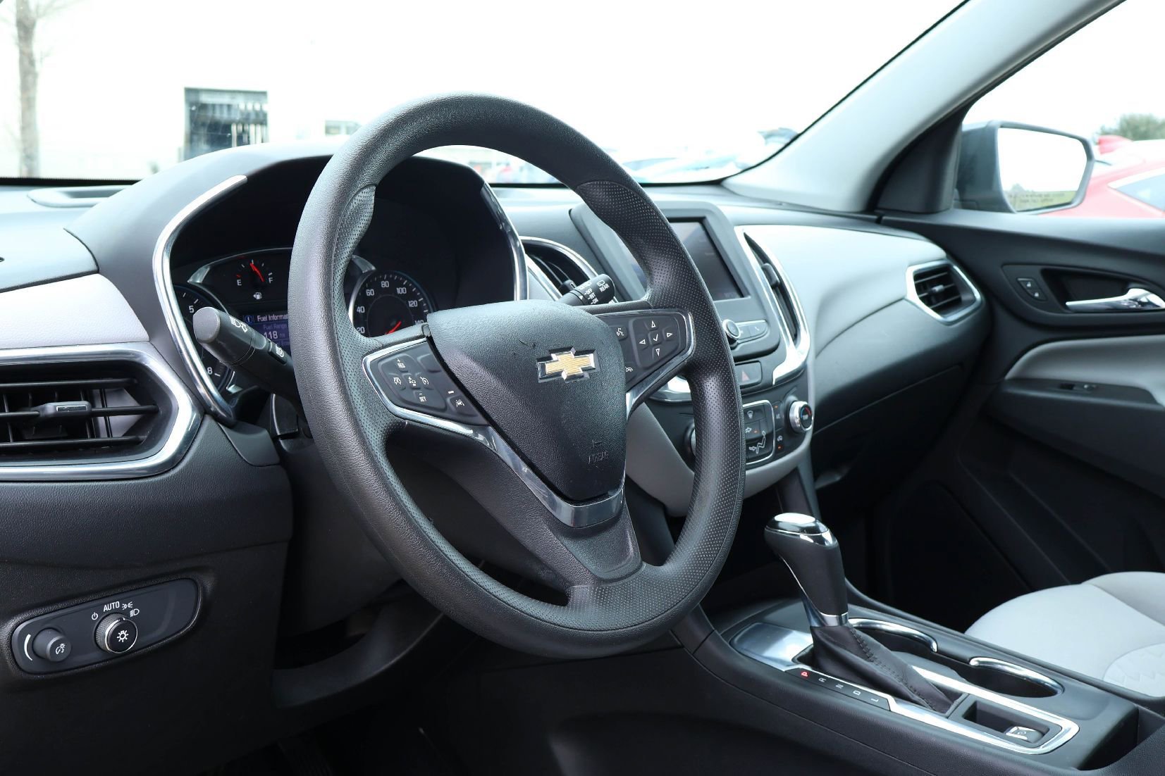 Used 2020 Chevrolet Equinox LT w/ LPO, Floor Liner Package FWD image 2