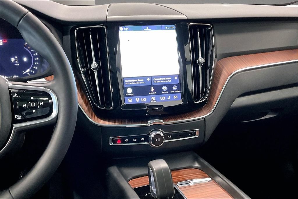 Certified 2023 Volvo XC60 B5 Plus AWD/4WD image 10