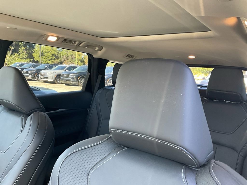 Used 2025 INFINITI QX60 Pure image 16