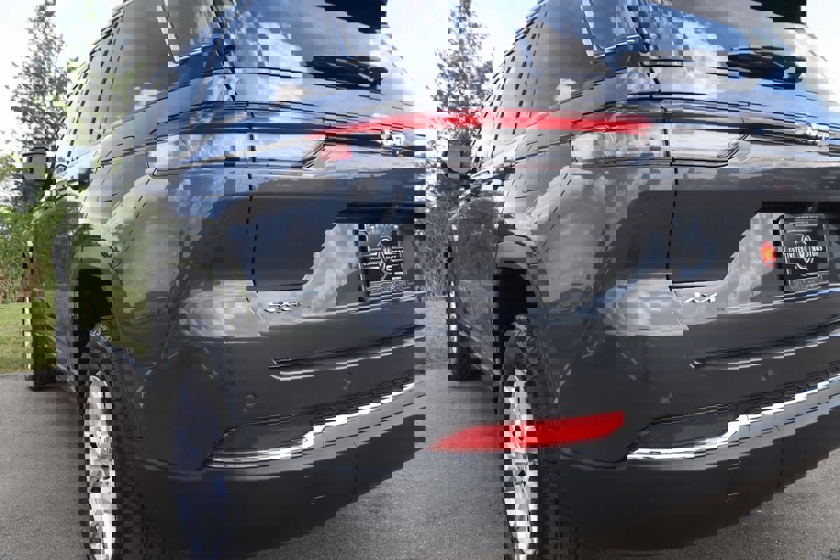 Used 2022 Jeep Grand Cherokee Limited image 27