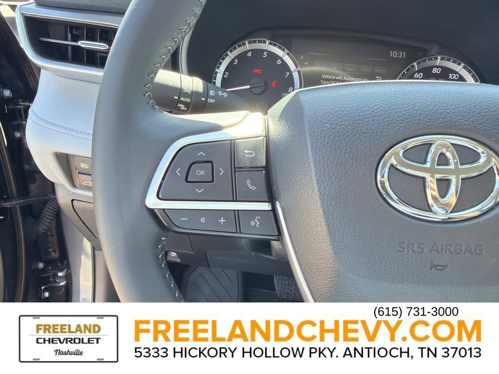 Used 2024 Toyota Highlander LE AWD/4WD image 28