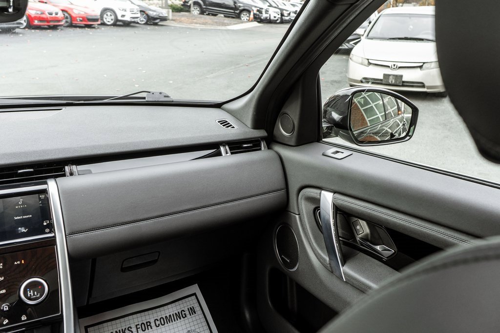 Used 2023 Land Rover Discovery Sport SE image 13