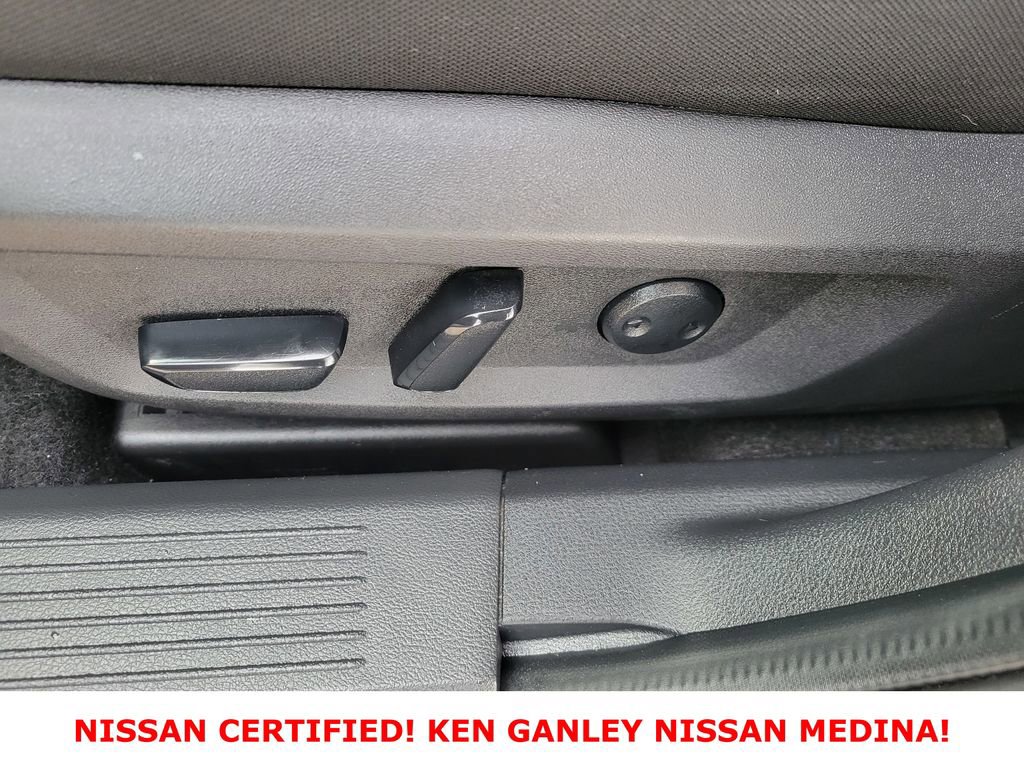 Certified 2023 Nissan Rogue SV image 35